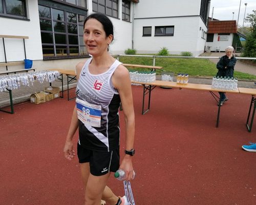 Katrin Ochs holt Deutschen Meistertitel im Ultramarathon über 50 km