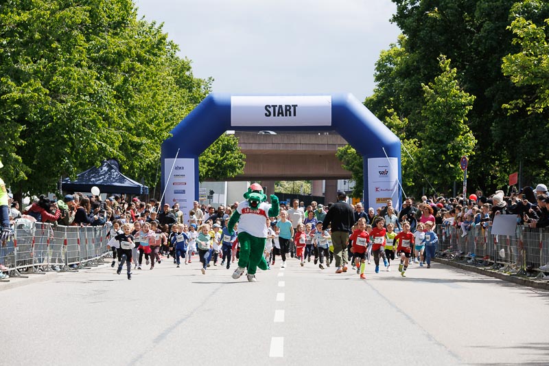 Über 16.500 Läuferinnen und Läufer feiern den 33. Stuttgart-Lauf bei bestem Laufwetter