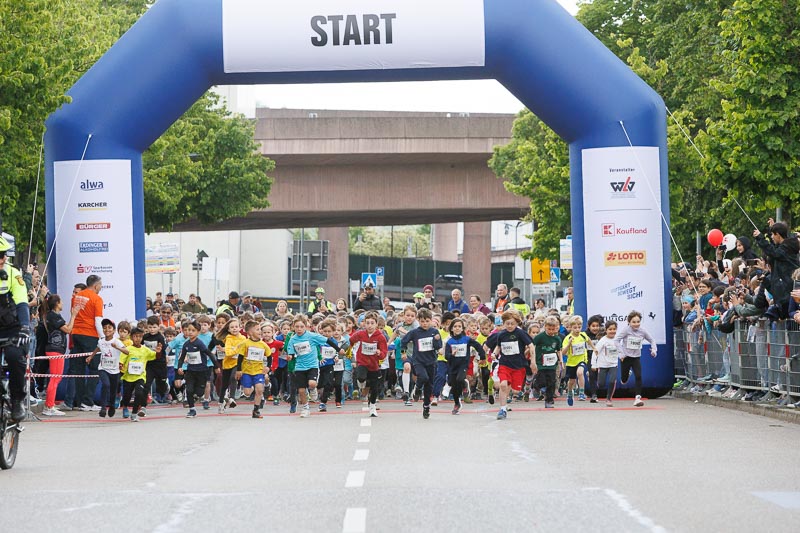 Über 16.500 Läuferinnen und Läufer feiern den 33. Stuttgart-Lauf bei bestem Laufwetter