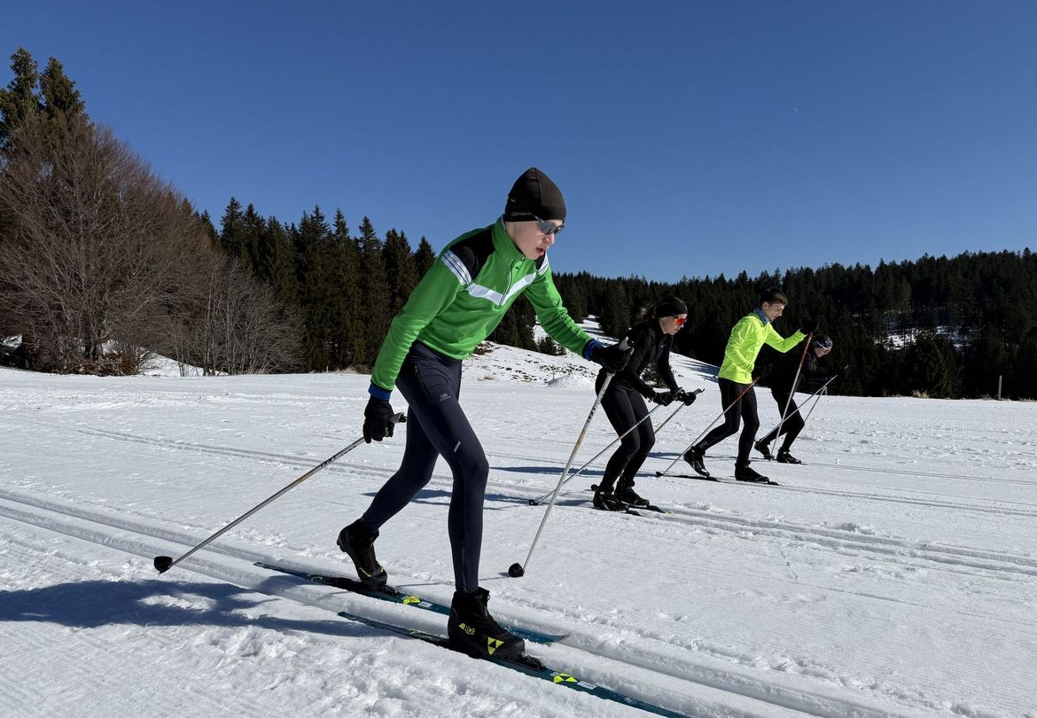 Läufer:innen beim Skilanglauf am Herzogenhorn
