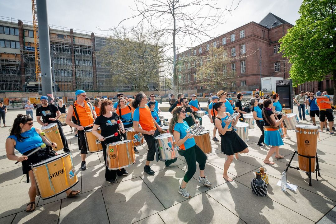 Rund 13.000 Läufer:innen aus 90 Nationen beim MEIN FREIBURG MARATHON 2024