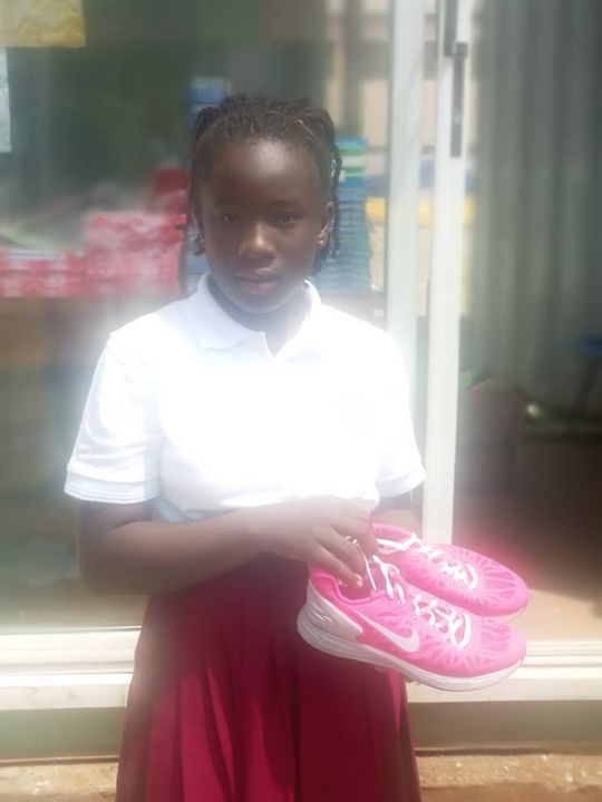 500 Paar Sportschuhe für Kinder in Ghana