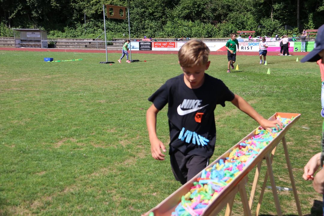 „Grundschule trifft Kinderleichtathletik“ auf der Zielgeraden