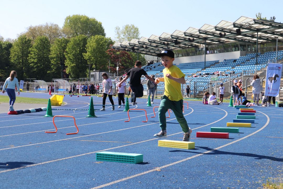 WLV Grundschule trifft Kinderleichtathletik startet in Heilbronn 