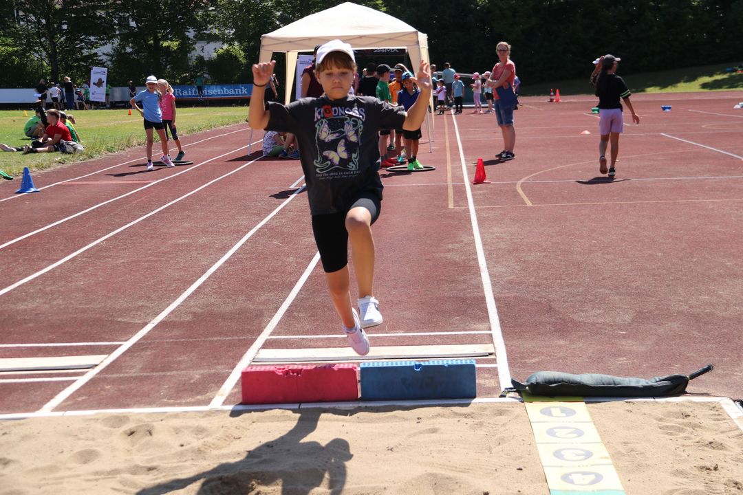 „Grundschule trifft Kinderleichtathletik“ auf der Zielgeraden