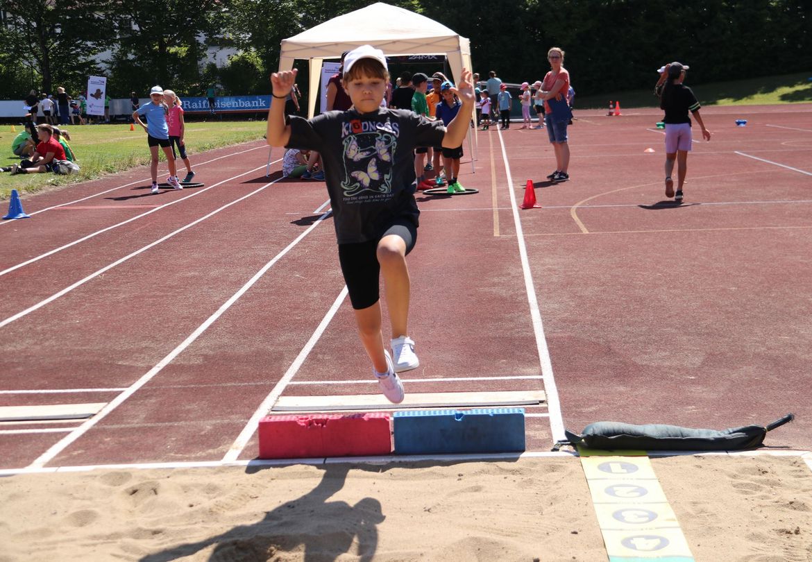 „Grundschule trifft Kinderleichtathletik“ auf der Zielgeraden