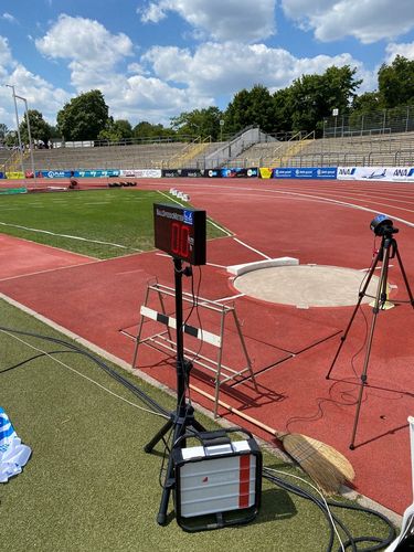 Freunde der Leichtathletik stiften Geschwindigkeitsmesser für WLV