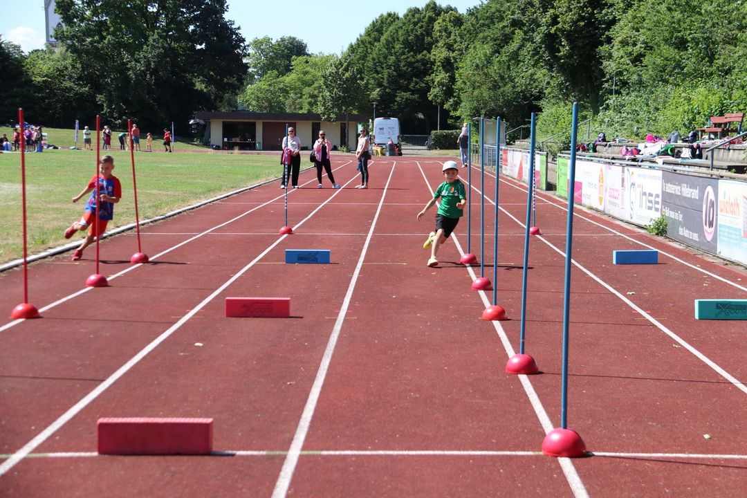 „Grundschule trifft Kinderleichtathletik“ auf der Zielgeraden