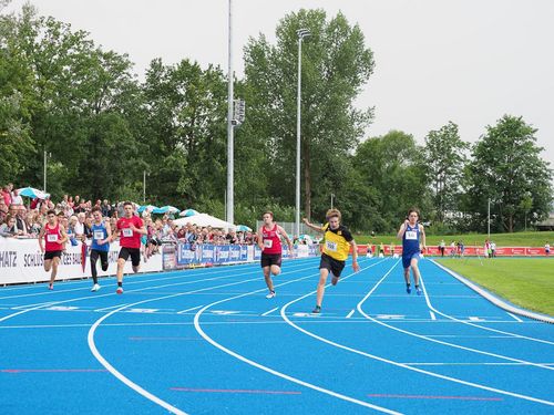 Abendsportfest der SG Schorndorf: Buntes Treiben auf der blauen Bahn