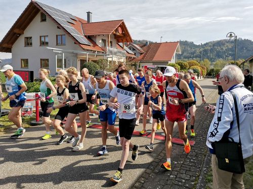 Das Teilnehmerfeld auf bekannter Strecke in Biberach