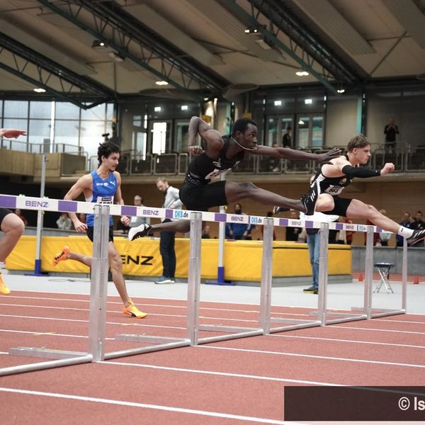 Viele PBs und Normen bei Hürden- und 200-Meter-Rennen an Tag 2 der BW Leichtathletik Hallen-Finals