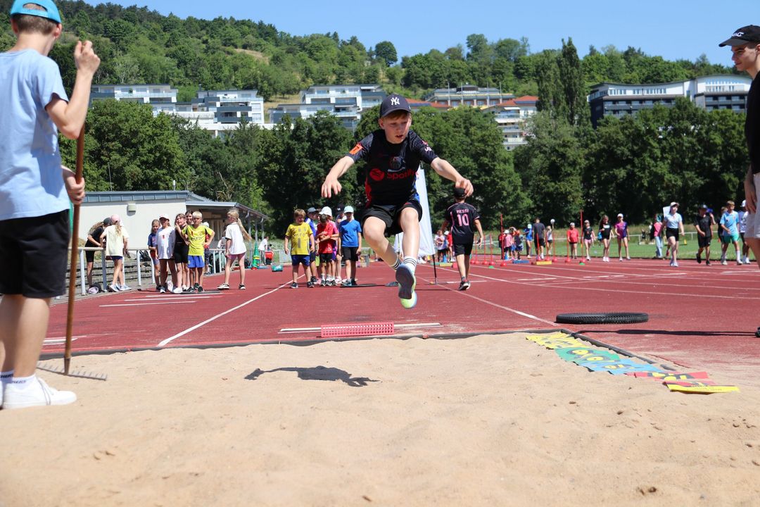 Grundschule trifft Kinderleichtathletik: Sportlicher Auftakt nach den Pfingstferien
