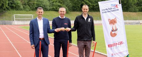 Materialspende für Projekt „Grundschule trifft Kinderleichtathletik“ übergeben