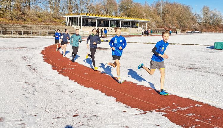 Flotter Cooper auf der freigekehrten Bahn