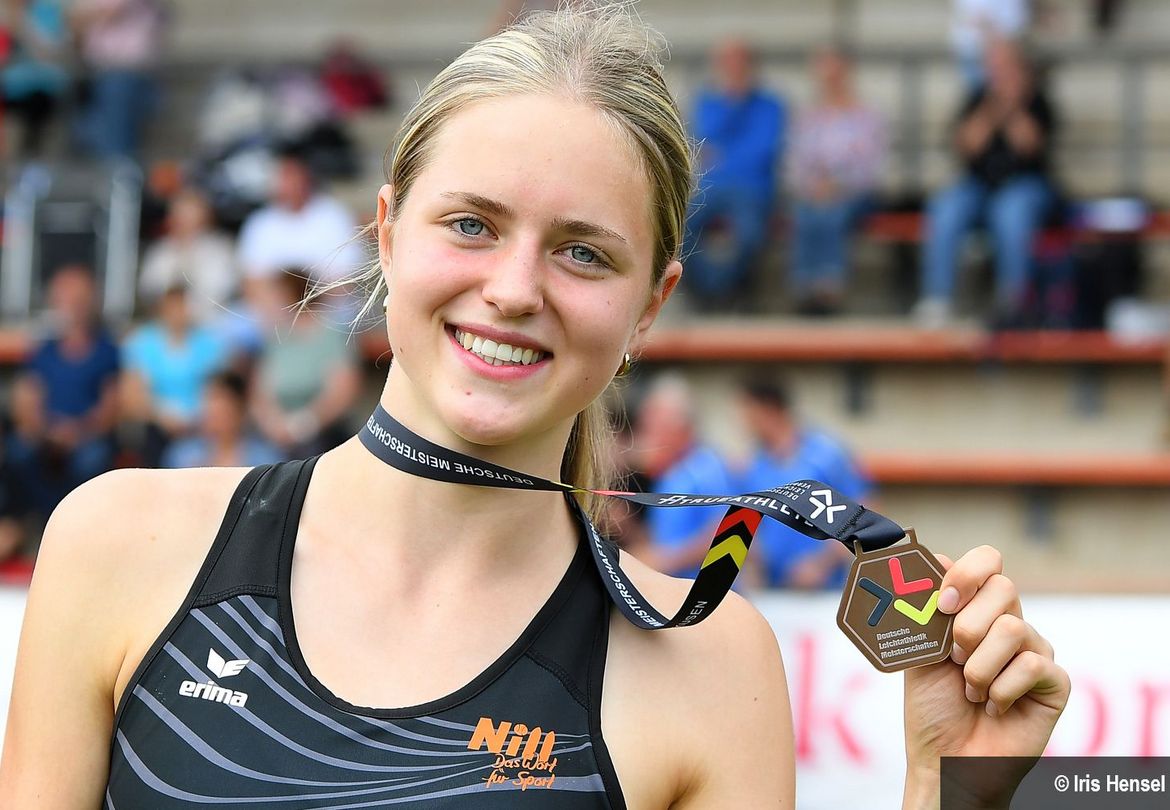 Elisabeth Nawroth und Teresie Hess auf Mehrkampf-Podium