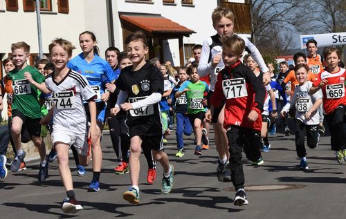 Nicole Möbius und Lorenz Baum gewinnen den 15. Kiebinger Osterlauf