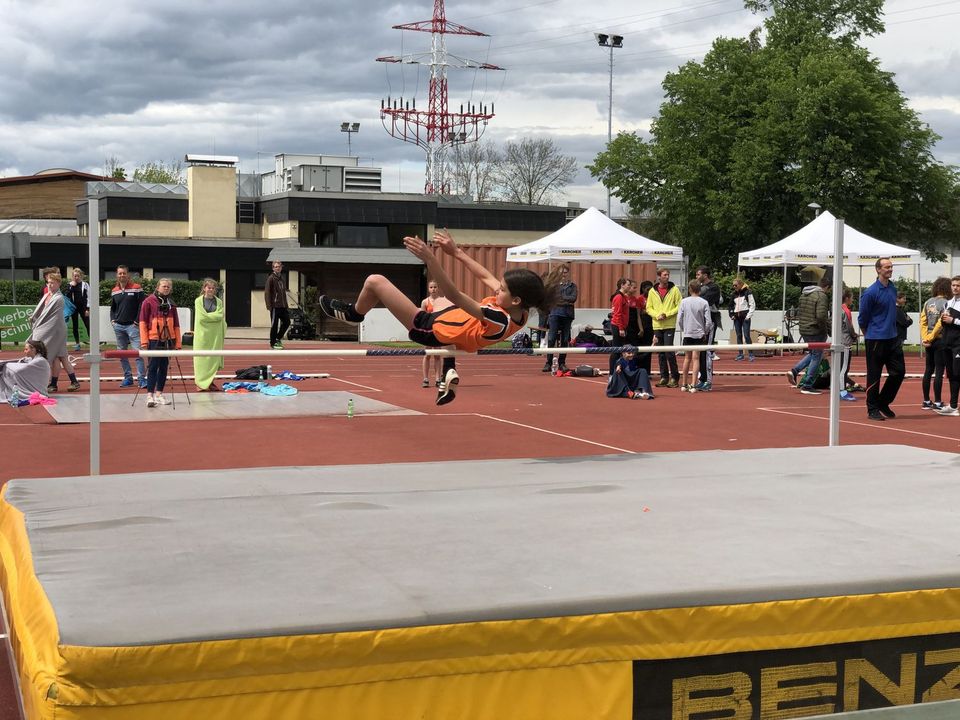 Zweite Runde des Team-Hoch-Sprungcups in Winnenden