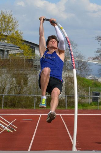 Ben Bichsel (LG Radolfzell) überquerte mit 4,70m die höchste Höhe des Tages