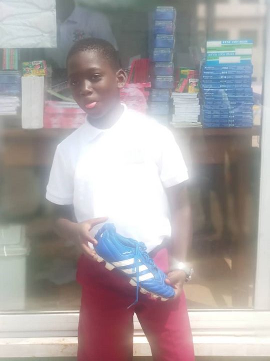 500 Paar Sportschuhe für Kinder in Ghana
