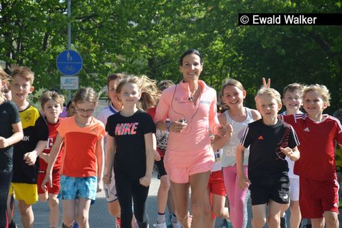 Kinder sind laufend unterwegs in Pliezhausen mit Sabrina Mockenhaupt