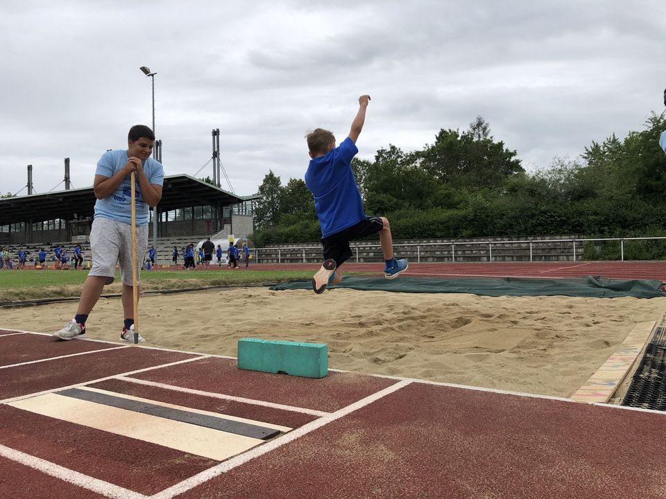 Tolle Stimmung trotz Regen bei WLV Kinderleicht-Athletik VOR ORT in Leutkirch 