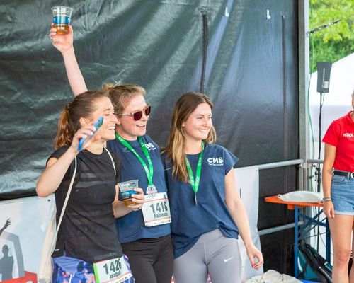 Bäume pflanzen und gewinnen beim Tag des Laufens