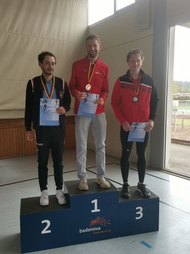 Die Sieger über 20 Kilometer (v.l.): Nathaniel Seiler (TV Bühlertal), Carl Dohmann (SCL Heel Baden-Baden) und Thorsten Fern (TuS Kelsterbach)