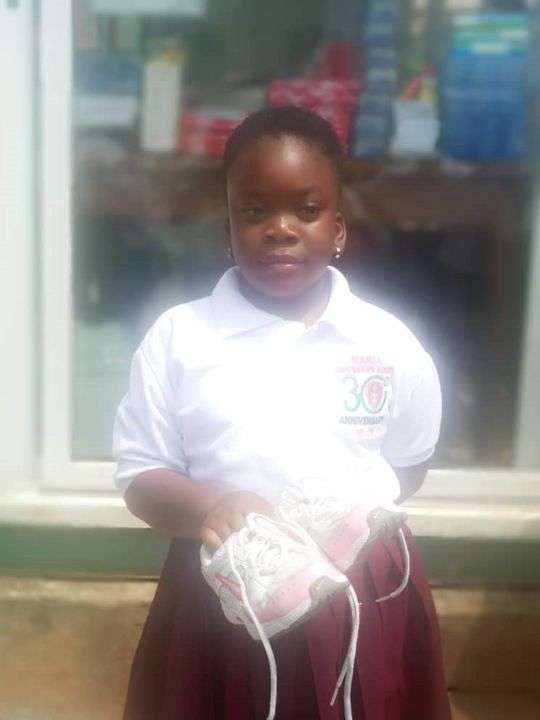 500 Paar Sportschuhe für Kinder in Ghana