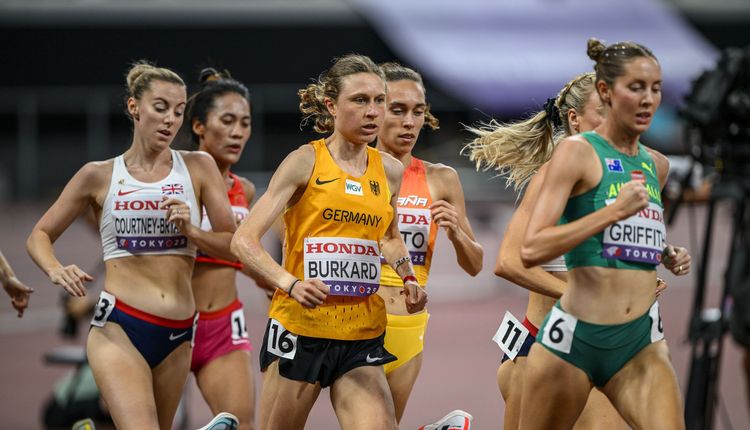 Elena Burkard (LG farbtex Nordschwarzwald) im Vorlauf über 5.000 Meter 