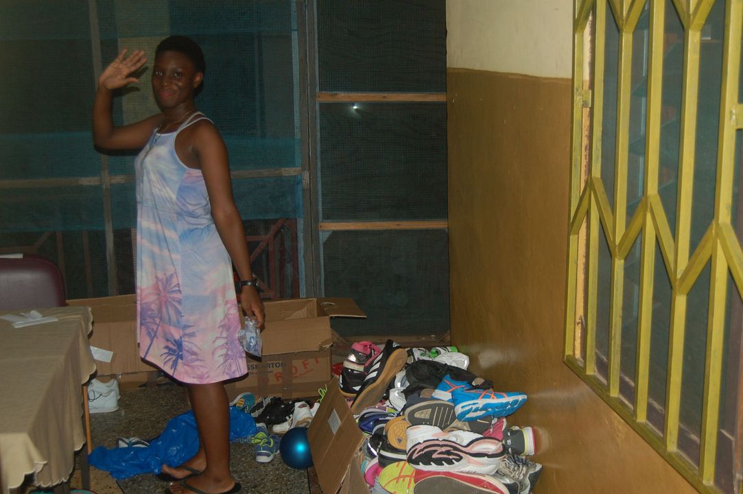 500 Paar Sportschuhe für Kinder in Ghana