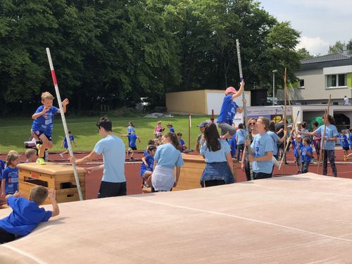 WLV Kinderleichtathletik VOR ORT und VR-Talentiade im Ernwiesenstadion - „Volles Haus“ mit rund 750 Kindern bei der Premiere der Doppelveranstaltung