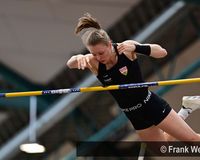 Anjuli Knäsche (VfB Stuttgart) wiederholte ihre PB von 4,55 Metern
