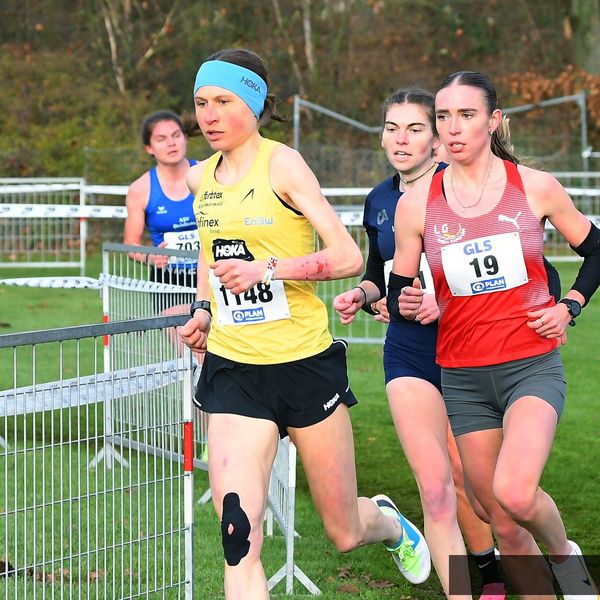 Elena Burkard (LG farbtex Nordschwarzwald) hier bei der DM Cross in Darmstadt