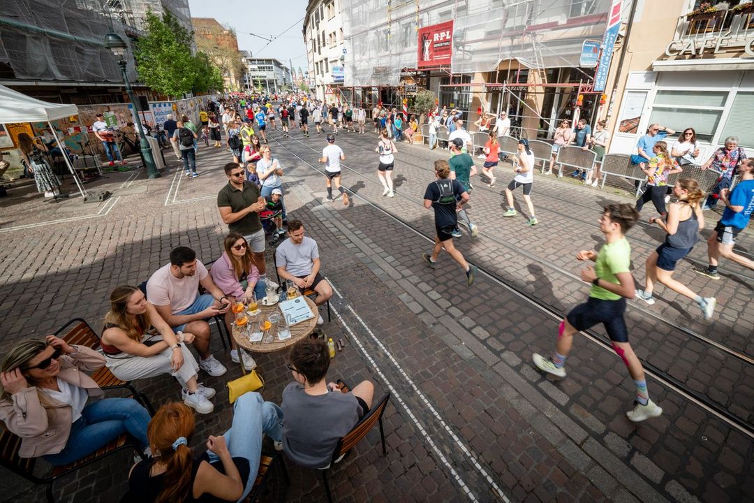 Rund 13.000 Läufer:innen aus 90 Nationen beim MEIN FREIBURG MARATHON 2024