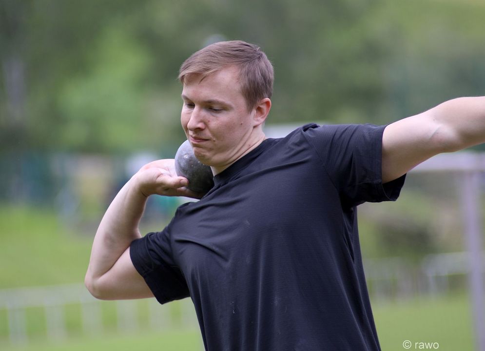 Leichtathletik-Meeting in Weisenbach: Kugelstoß-Rekord durch Simon Bayer / Stabhoch-Rekord eingestellt