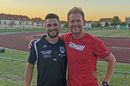 Der frischgebackene 8000 Punkte-Zehnkämpfer Tim Nowak mit seinem Trainer Christopher Hallmann (Foto: privat)