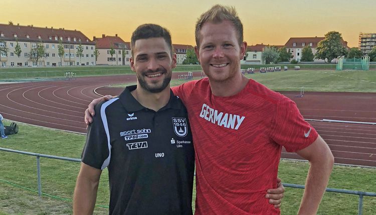 Der frischgebackene 8000 Punkte-Zehnkämpfer Tim Nowak mit seinem Trainer Christopher Hallmann (Foto: privat)