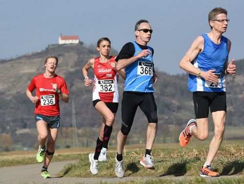 Nicole Möbius und Lorenz Baum gewinnen den 15. Kiebinger Osterlauf