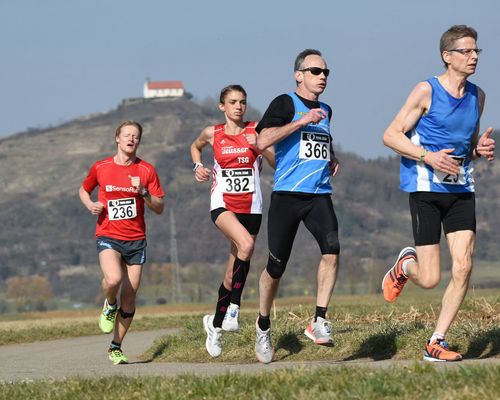 Nicole Möbius und Lorenz Baum gewinnen den 15. Kiebinger Osterlauf