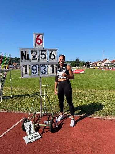 Yemisi Ogunleye katapultiert Kugel auf 19,31m