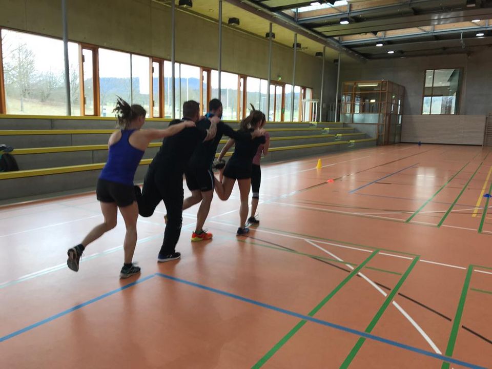 Tausendfüßler und Tierstaffeln bei der Fortbildung Kinderleichtathletik in Gomaringen