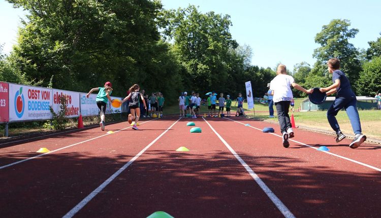 „Grundschule trifft Kinderleichtathletik“ auf der Zielgeraden