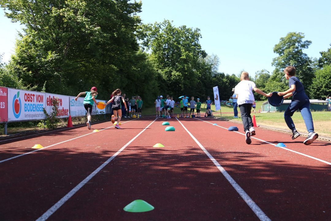 „Grundschule trifft Kinderleichtathletik“ auf der Zielgeraden