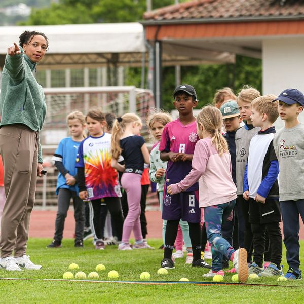Grundschule trifft Kinderleichtathletik: Malaika Mihambo begeistert Kinder für die Bewegung