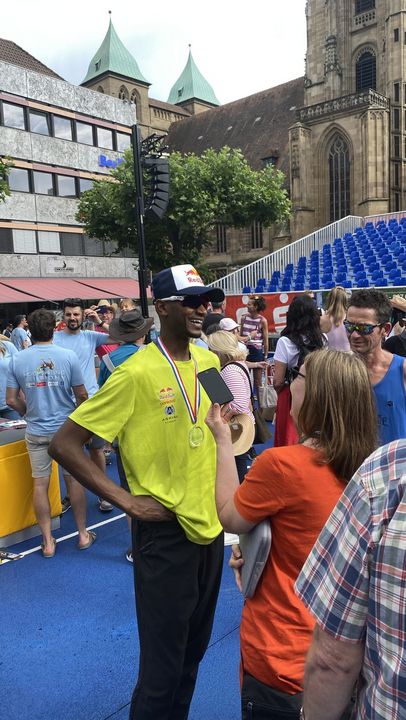 Hochsprung trifft Herzschlag – Weltstars auf dem Heilbronner Marktplatz