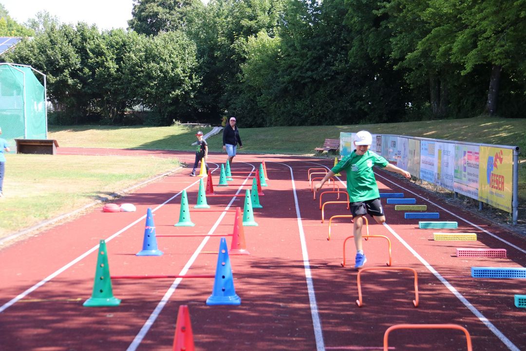 „Grundschule trifft Kinderleichtathletik“ auf der Zielgeraden