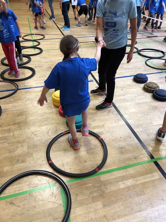 Ulmer Zehnkämpfer sorgen für Stimmung bei WLV Kinderleicht-Athletik VOR ORT 