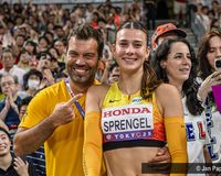 Sandrina Sprengel (LG Steinlach-Zollern) strahlt mit Florian Bauder über ihre Leistung beim Siebenkampf.