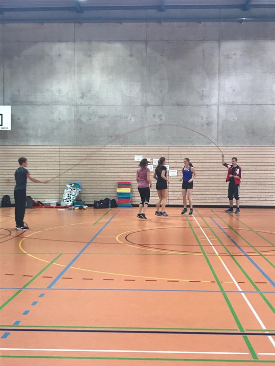 Tausendfüßler und Tierstaffeln bei der Fortbildung Kinderleichtathletik in Gomaringen