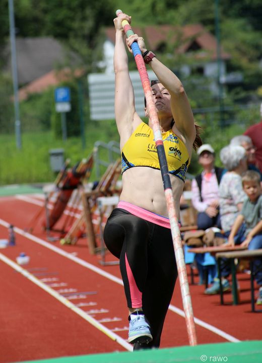 Leichtathletik-Meeting in Weisenbach: Kugelstoß-Rekord durch Simon Bayer / Stabhoch-Rekord eingestellt